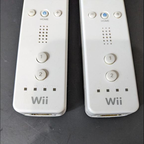 Genuine Nintendo Wii Wireless Remote Controllers OEM (Lot of 2) Tested Working - Picture 2 of 12